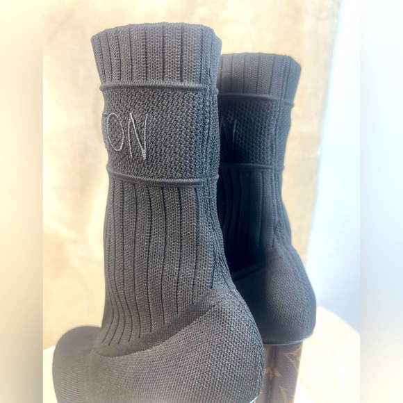 Louis Vuitton Silhouette Black Ankle Boots Sz 40 (US 8) In Like New Condition - Picture 8 of 16